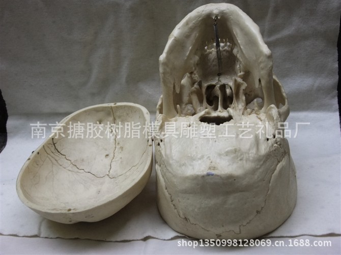 窟窿頭手辦定制全解析 南京羅浪工藝禮品雕刻室的專業(yè)之道